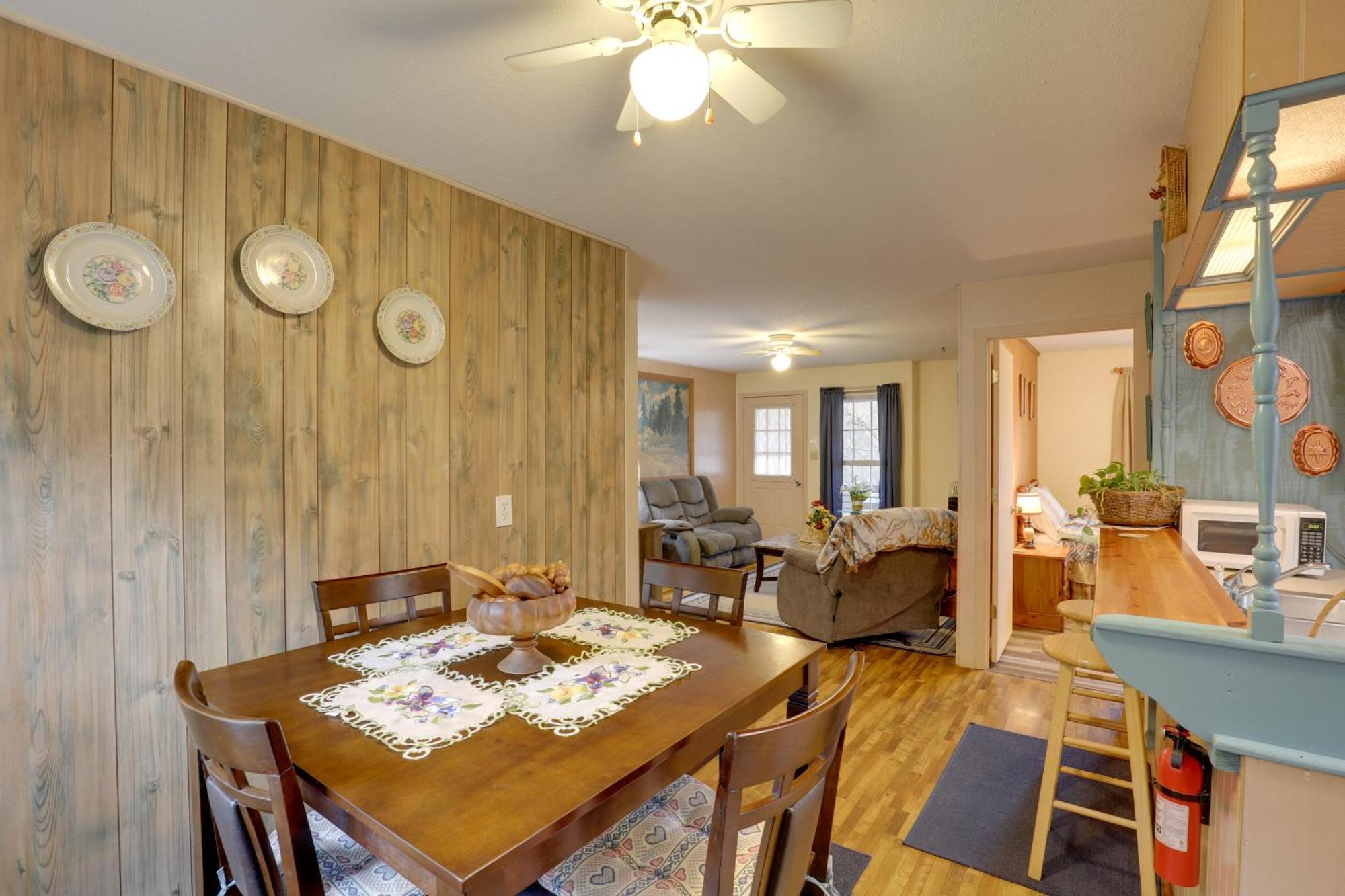 Riverfront Hot Springs Cabin With Private Hot Tub! מראה חיצוני תמונה