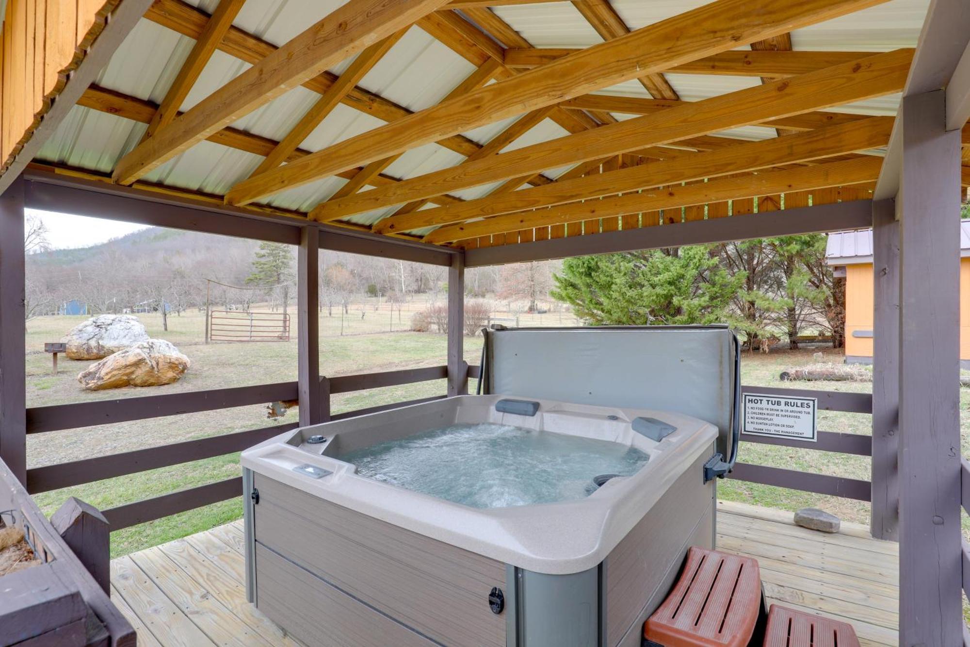 Riverfront Hot Springs Cabin With Private Hot Tub! מראה חיצוני תמונה