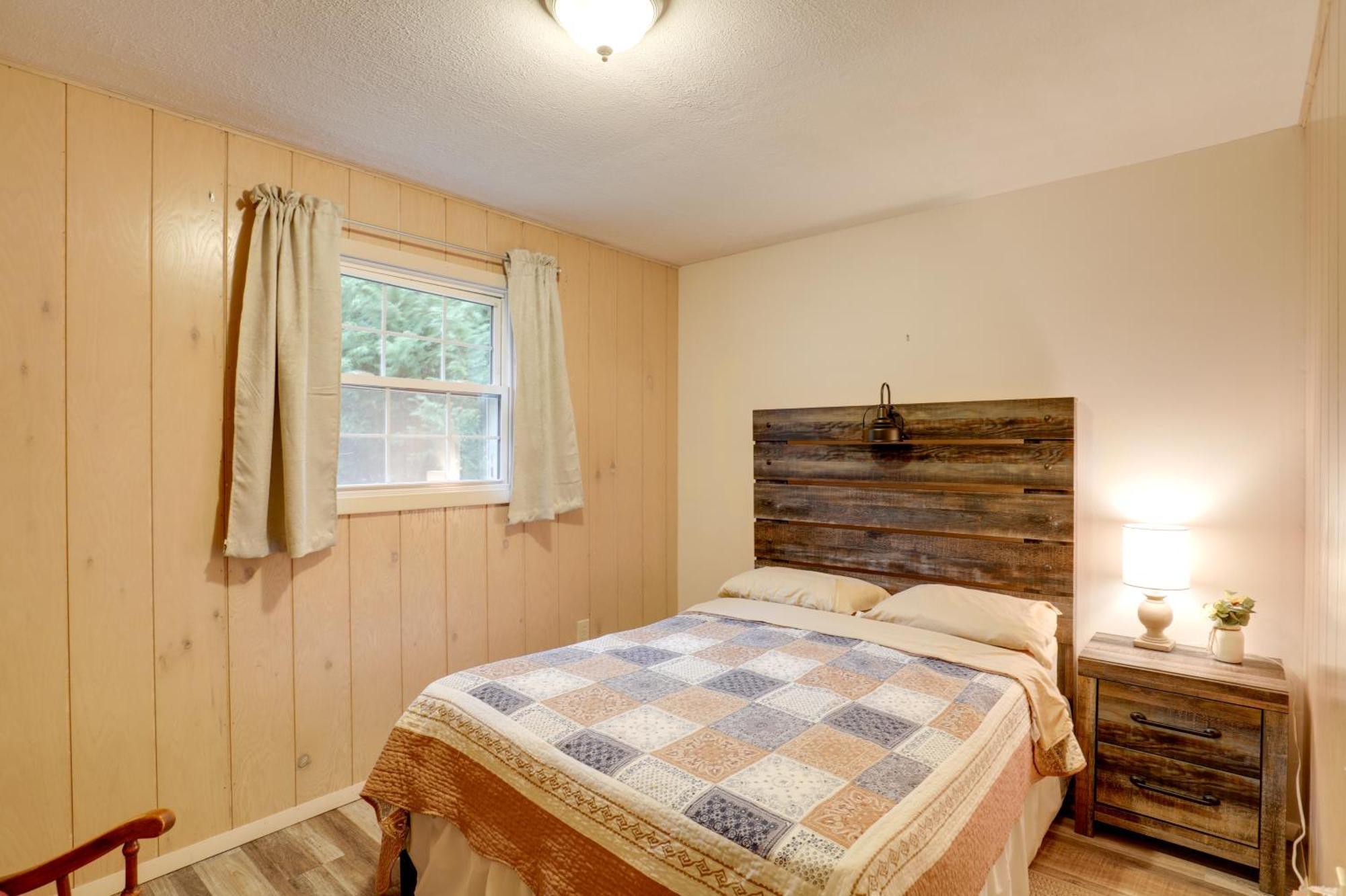 Riverfront Hot Springs Cabin With Private Hot Tub! מראה חיצוני תמונה
