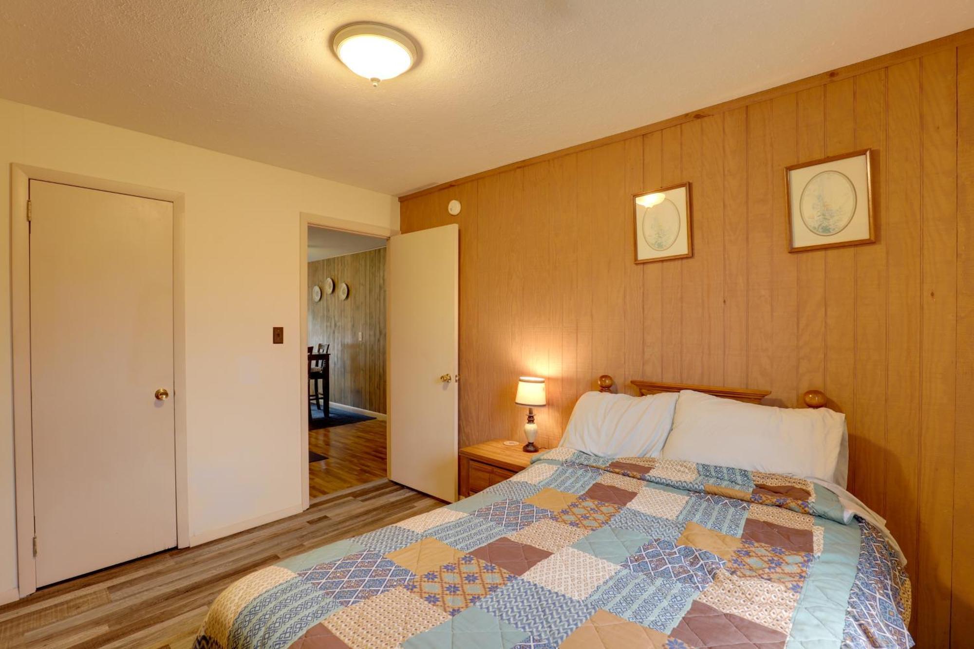 Riverfront Hot Springs Cabin With Private Hot Tub! מראה חיצוני תמונה