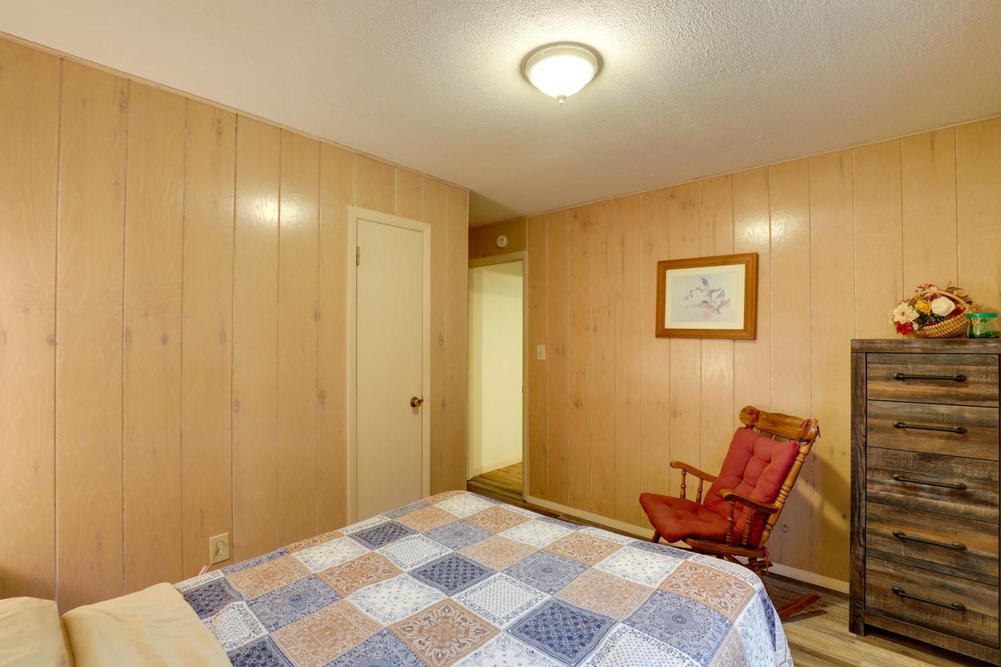 Riverfront Hot Springs Cabin With Private Hot Tub! מראה חיצוני תמונה