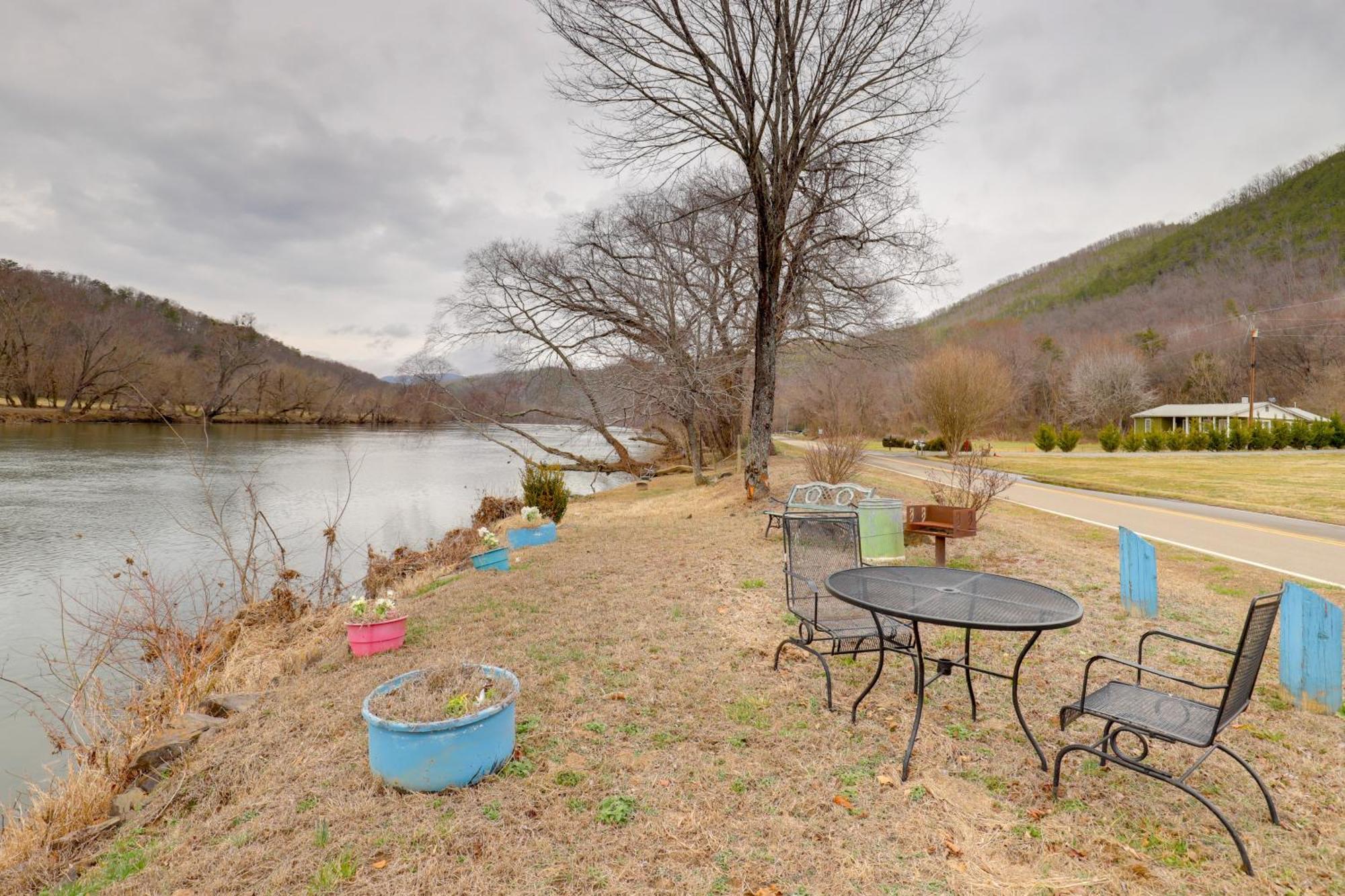 Riverfront Hot Springs Cabin With Private Hot Tub! מראה חיצוני תמונה