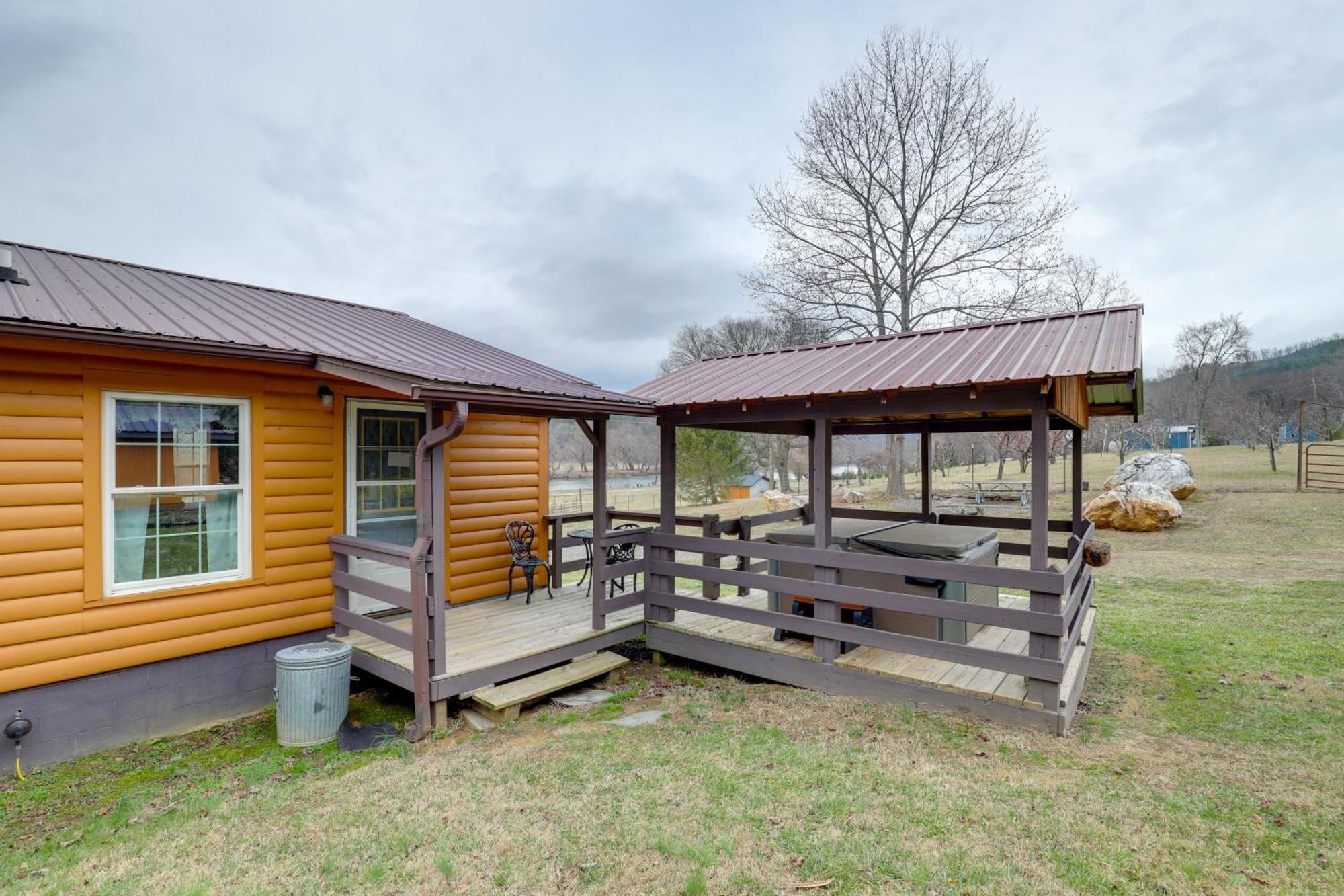 Riverfront Hot Springs Cabin With Private Hot Tub! מראה חיצוני תמונה