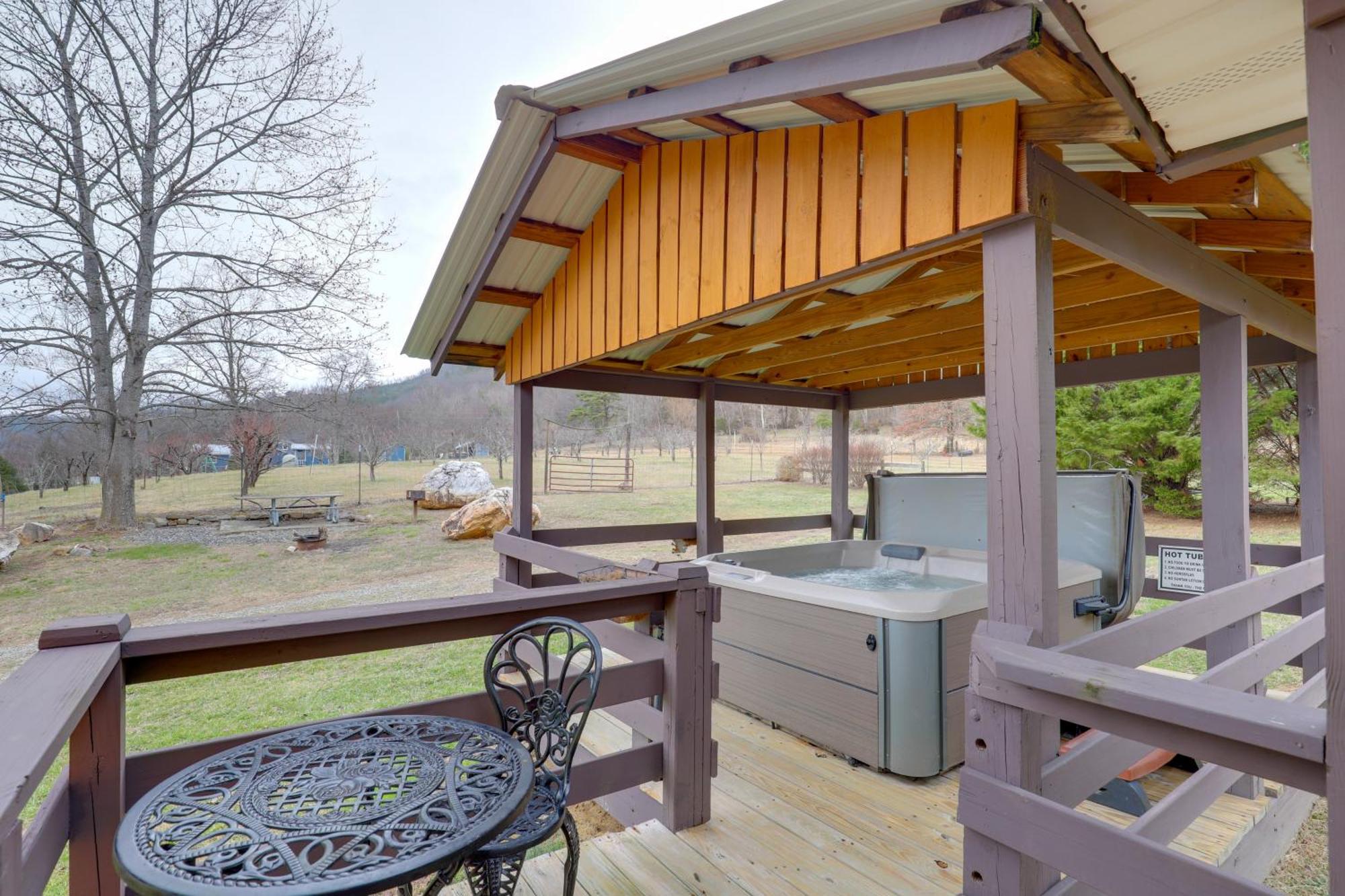 Riverfront Hot Springs Cabin With Private Hot Tub! מראה חיצוני תמונה