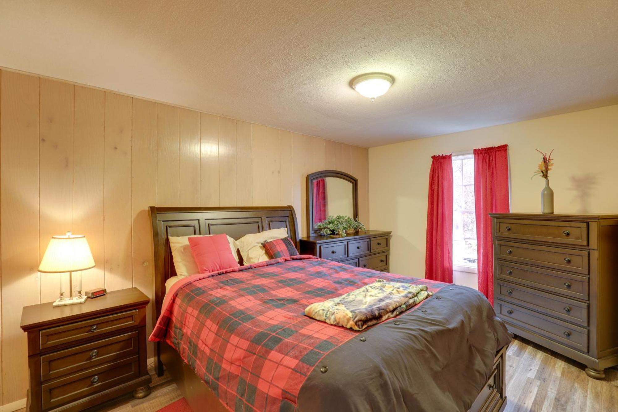 Riverfront Hot Springs Cabin With Private Hot Tub! מראה חיצוני תמונה