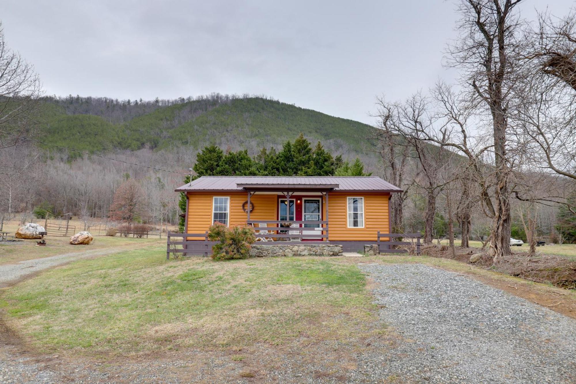 Riverfront Hot Springs Cabin With Private Hot Tub! מראה חיצוני תמונה