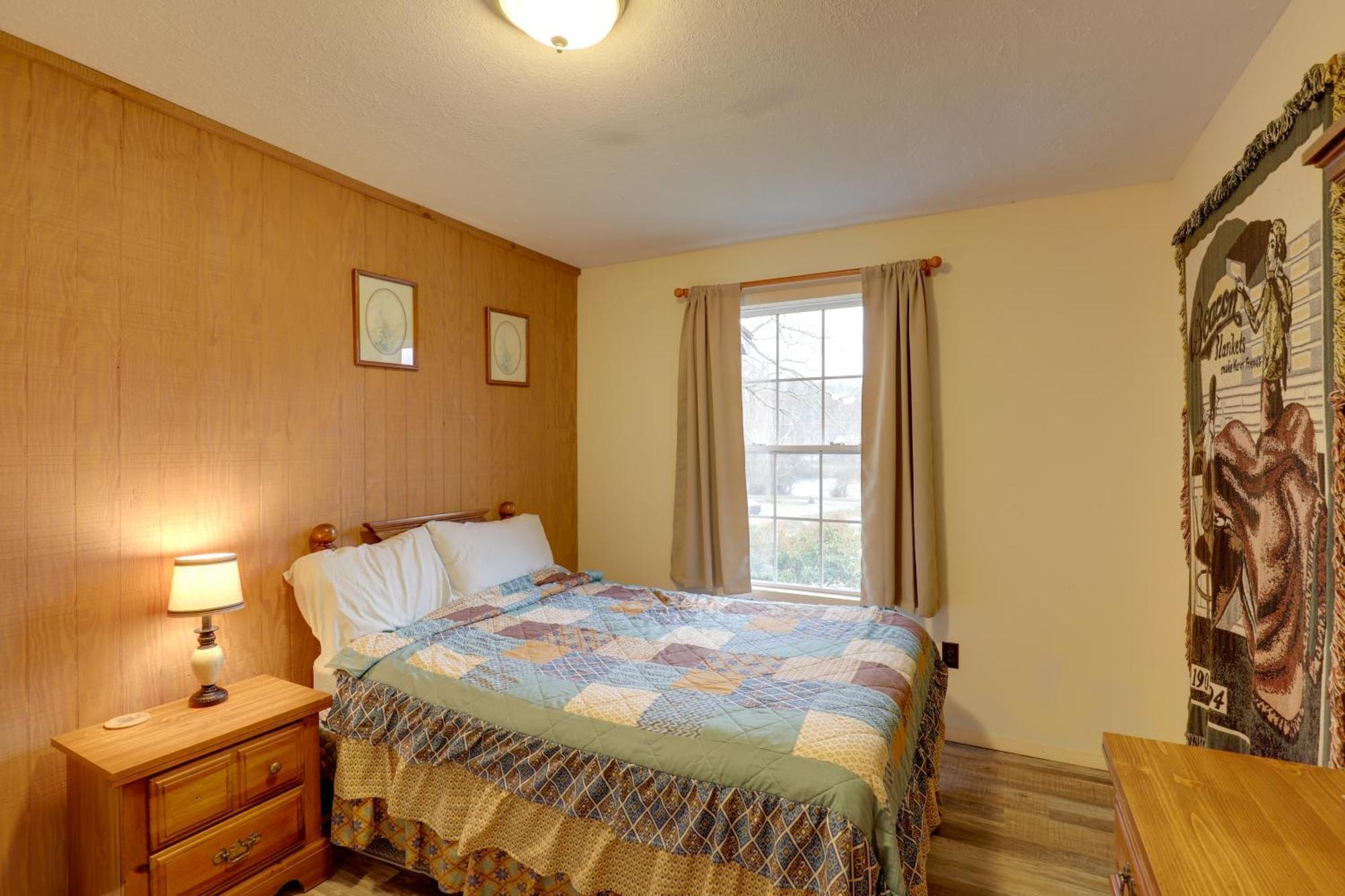 Riverfront Hot Springs Cabin With Private Hot Tub! מראה חיצוני תמונה